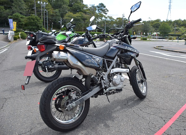 カワサキの125ccモタードバイクD-TRACKER125