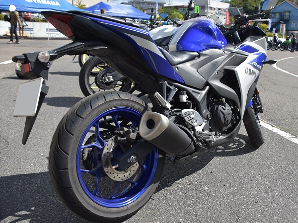 ヤマハの250ccスポーツバイク_YZF-R25