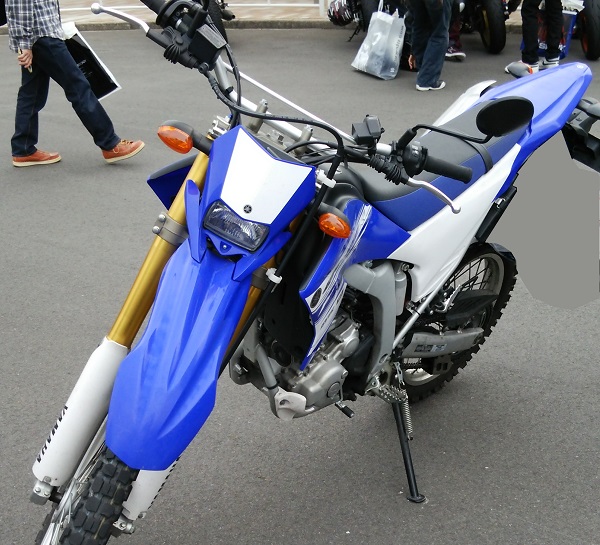 ヤマハの250ccオフロードバイクwr250r あおぶさモーターサイクル