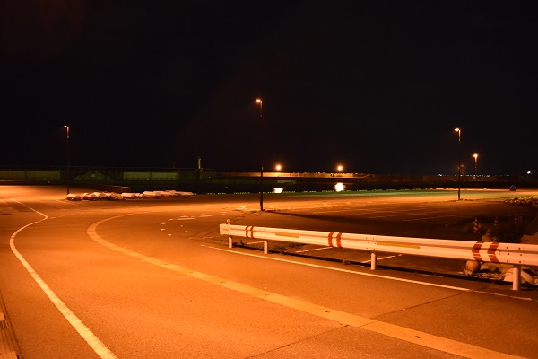 夜間の道路の様子