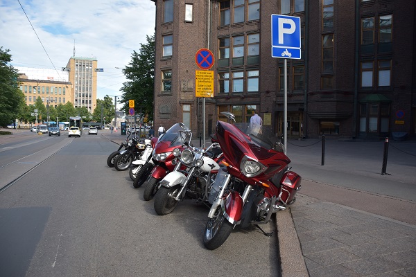ヘルシンキ市内のバイク駐車場