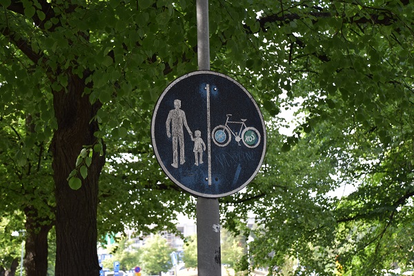 ヘルシンキ市内の歩道の標識