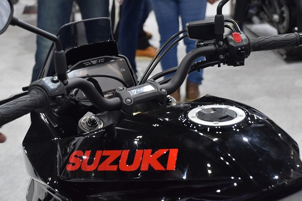 ハンドル スズキ バイク カタナ 新型 第35回大阪モーターサイクルショー2019 展示 実車またがり体験