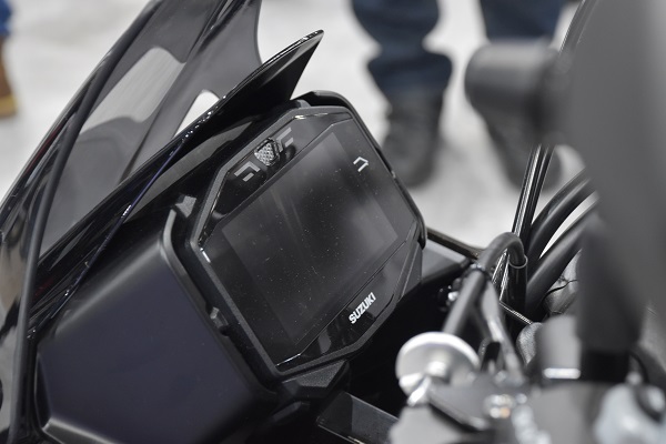 液晶メーター スズキ バイク カタナ 新型 第35回大阪モーターサイクルショー2019 展示 実車またがり体験