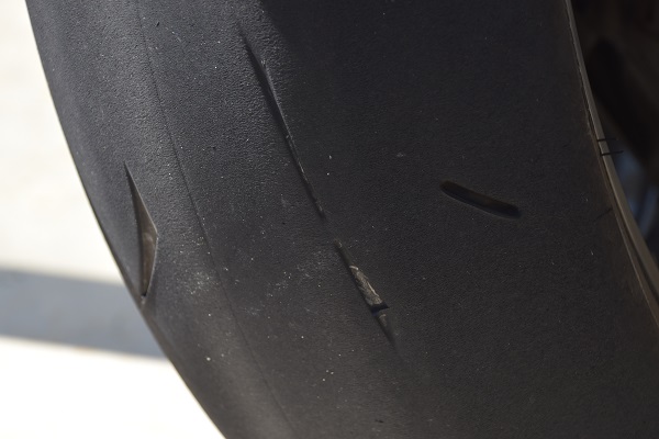 バイク タイヤ BRIDGESTONE BATTLAX RS10 トレッド 溝 スリップサイン