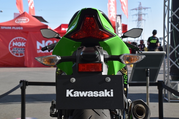 カワサキ バイク 250cc Ninja ZX-25R SE KRT edition テール周り