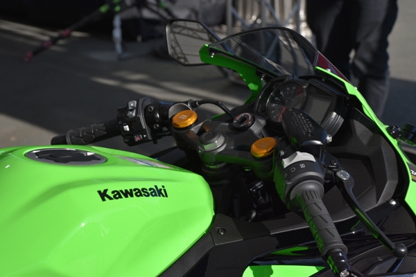 カワサキ バイク 250cc Ninja ZX-25R SE KRT edition ハンドル周り