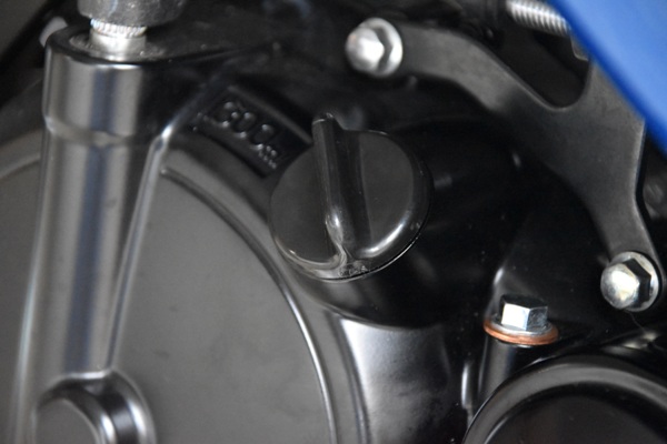 スズキ バイク 原付二種 GSX-R125 エンジン オイル 注入口 キャップ